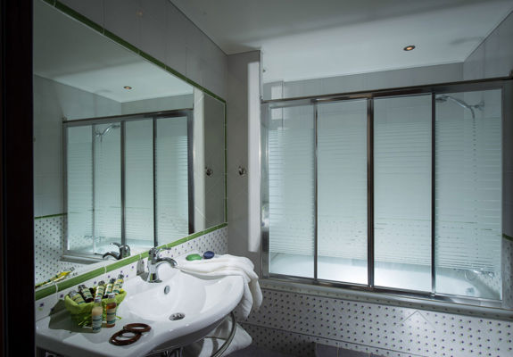 Danae Villas Hersonissos Crete Blue Villa bathtub and washbasin